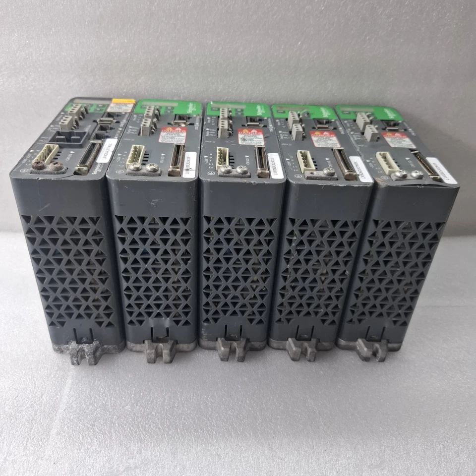 Schneider LXM28AU07M3X, LXM26DU02M3X, LXM26DU02M3X, LXM26DU02M3X, LXM26DU07M3X